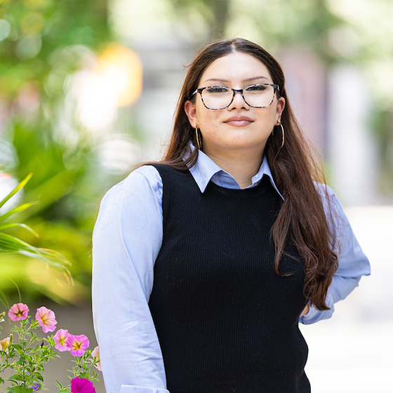 Elizabeth Onofre Headshot